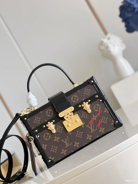 MALLE PETITE V LOUIS VUITTON 0823